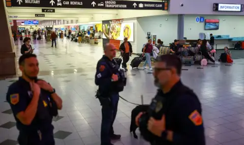 "Приятелски огън": Американските военни свалиха с лазер дрон на Митническа и гранична служба в Тексас - 1