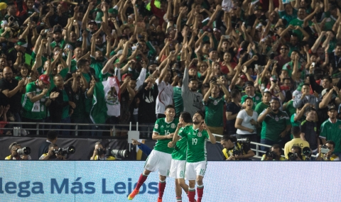 Мексико на 1/4-финал, Уругвай отпадна безславно - 1