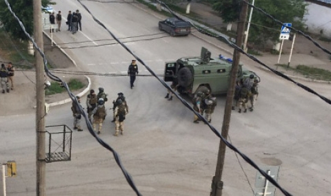 В Казахстан тече операция по задържане на терористи - 1