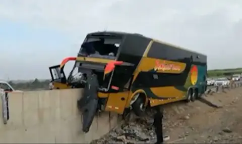 19 души загинаха в две тежки автобусни катастрофи в Перу