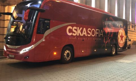 Автобусът на ЦСКА се самозапали в Пловдив - 1