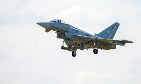 Немски изтребители ескортираха корейски самолет - 1