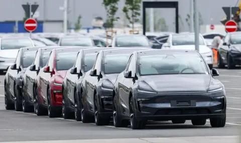 Акциите на Tesla се сринаха с над 7% след новината, че Мъск прави партия  - 1