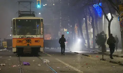 Австрийското радио и телевизия: В София се проведе най-големия протест от години насам, офис на ГЕРБ беше опустошен - 1