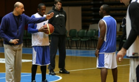 Баскетболният Левски победи турци на турнира в Кавала - 1