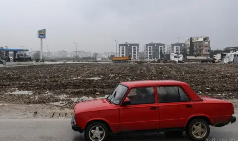 Strong earthquake shakes Turkey - 1