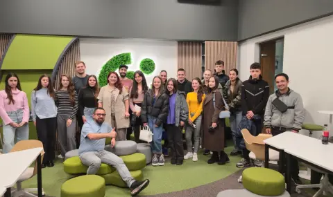 SEO и AI: ученици и студенти от Варна се срещнаха с бъдещето на дигиталния маркетинг - 1