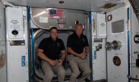 Екипажът на SpaceX се завръща на Земята - 1