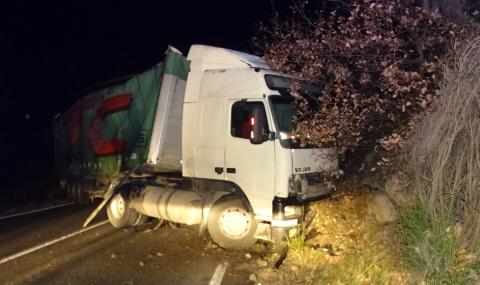 Катастрофа между два тежкотоварни камиона в Русенско, единият водач - пиян - 1