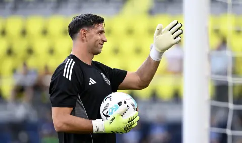 Емилиано Мартинес чакал обаждане от Ман Юнайтед, но - такова не е имало - 1