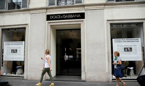 Долче и Габана затвориха 3 свои магазина в Милано, обидени от местната община - 1