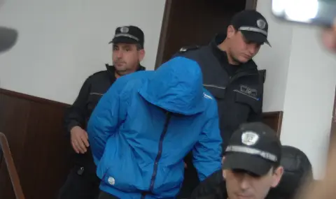 Екшън в Бургас: Сериен крадец избяга от полицейски автомобил, полицаите го спряха с електрошок след преследване - 1
