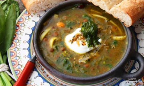 Рецепта на деня: Иранска супа с боб и спанак "Аш-е-рештех" - 1