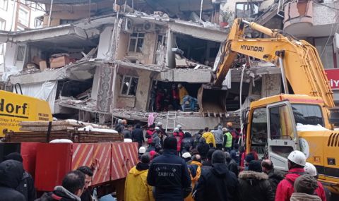 Кой каква помощ обеща досега заради земетресенията в Турция, отнели човешки животи и в съседна Сирия - 1
