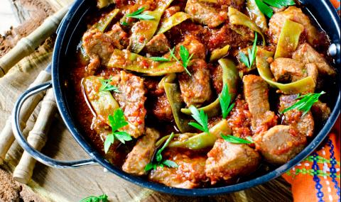 Рецепта за вечеря: Яхния със зелен фасул и свинско месо  - 1