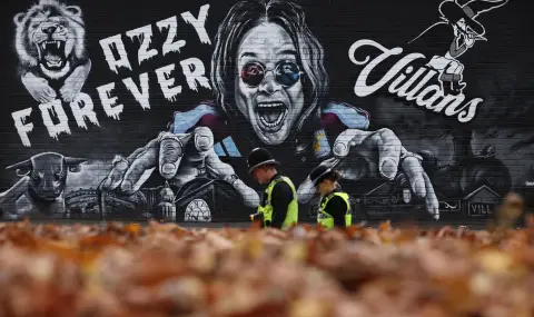 Неизвестна жена твърди, че е "тайната дъщеря" на Ози Озбърн, прати нокти, кръв и коса на вдовицата Шарън - 1