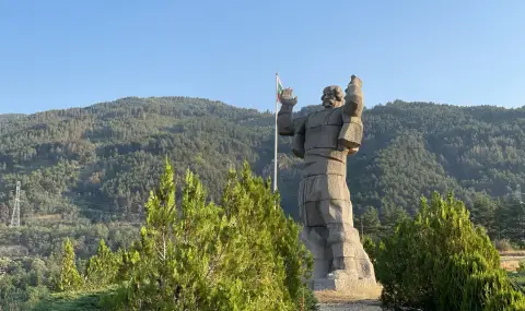 Две момичета скочиха от влак в движение на гарата в Клисура - 1