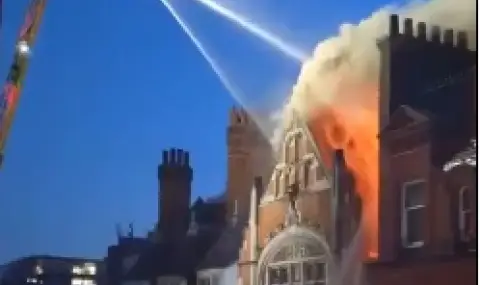 Fire in luxury London hotel, over 100 people evacuated  - 1