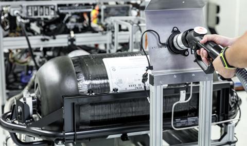 Mercedes-Benz изразходвал 200 тона водород за тестове - 1