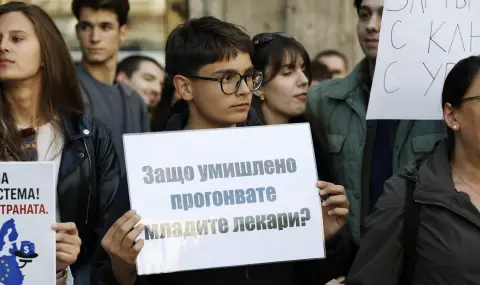 Млади лекари и медицински сестри излизат на протест - 1
