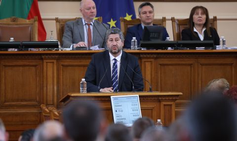 Парламентарният ден започна с обсъждане дали е уместно Пеевски да е в конституционната комисия - 1