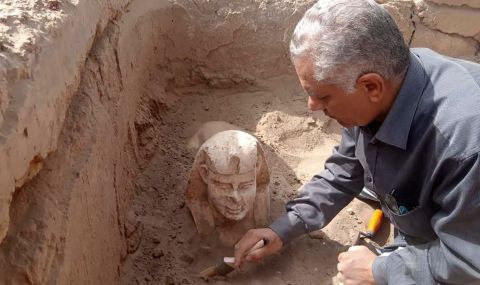 Откриха уникален усмихнат сфинкс при разкопки в Египет (СНИМКИ) - 1