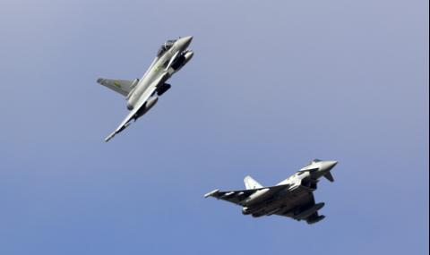 Британски изтребители ловят руски Су-30 - 1
