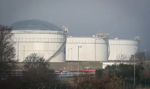 Алтернативен маршрут далеч от иранските ракети! Саудитска Арабия пренасочва бързо износа на петрол през Червено море