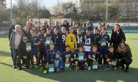 ДФК Шампиони триумфираха в силен турнир в Бургас - 1