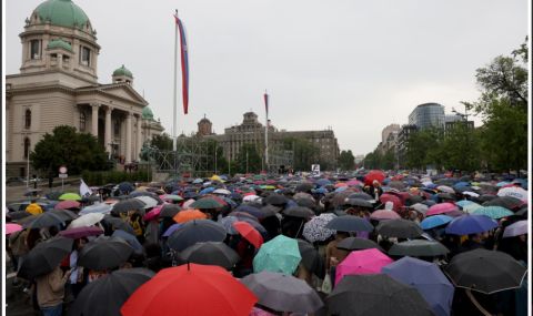 Масовите протести срещу Александър Вучич в Белград продължават - 1