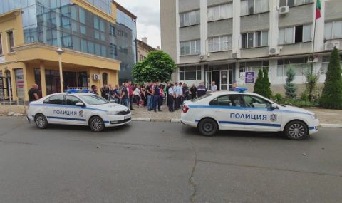 Мащабна полицейска акция се провежда в Казанлък - 1