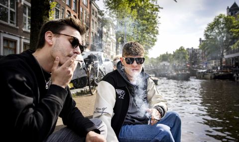 Нови правила: без трева и алкохол из Амстердам? - 1