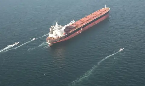 Иран предупреждава за кървав отговор при евентуална атака на САЩ в Персийския залив - 1