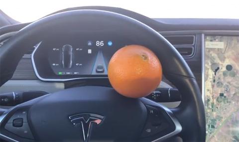 Как се лъже автопилотът на Tesla (ВИДЕО) - 1
