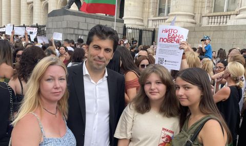 Кирил Петков от протеста за нарязаното момиче: Промяната в съдебната система ще е трудна, но нямаме право да спираме  - 1