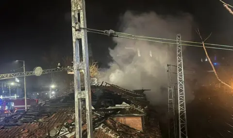 Изгоряха две къщи в Смолян - 1