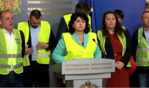 Национален протест на превозвачите блокира трафика в страната - 1