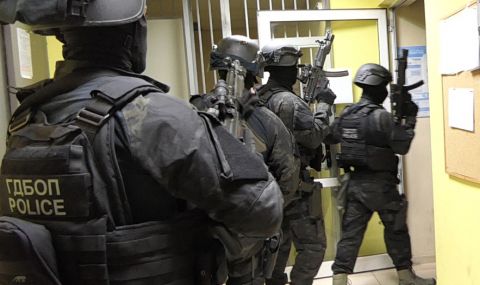 Във Варна разбиха организирана престъпна група, занимаваща се с лихварство и рекет - 1