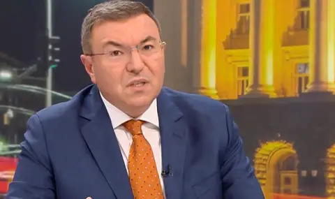 Костадин Ангелов: Крайно време е Радев да се позиционира – ляв ли е, десен ли е. Да намери себе си. Иначе лъжем хората