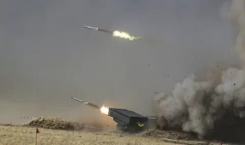 Русия атакува масирано украинската ПВО, за да разчисти път за мощните си ракети - 1