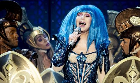 Шер се вихри на сцената с 10 различни лица за 1 нощ (ВИДЕО + СНИМКИ) - 1