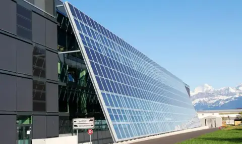 Затваря най-големият завод за слънчеви панели в Европа - 1