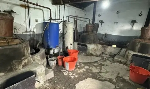Иззеха над 360 литра нелегален етилов алкохол и 3 съоръжения за изваряване - 1