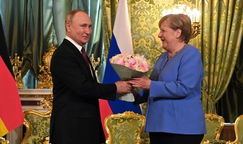 Ангела Меркел разговаря с Владимир Путин - 1