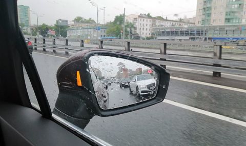 Защо опитните шофьори никога не сгъват страничните огледала на паркинг - 1