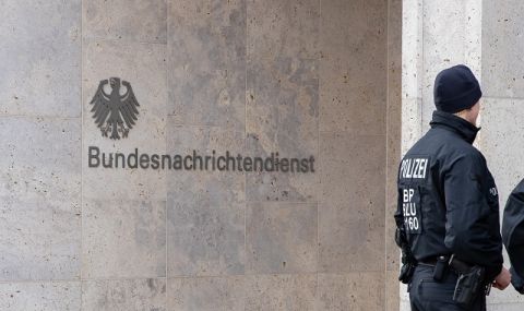 Руското посолство в Берлин: Дипломатите ни в Германия не контактуват с нелегални организации  - 1