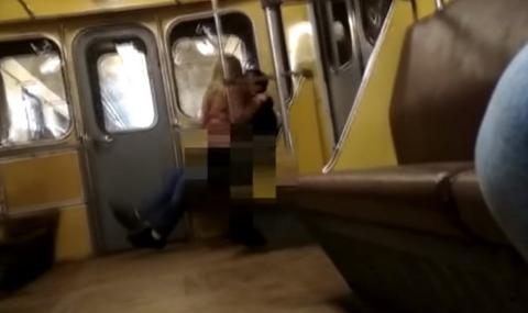 Младежи се отдават на бурен секс в метрото (ВИДЕО) - 1
