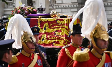 Ковчегът на кралица Елизабет Втора пристигна в Уиндзорския дворец  - 1