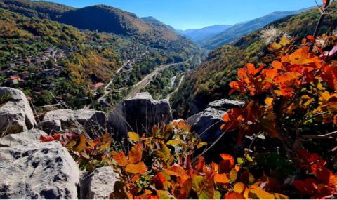Времето днес, прогноза за вторник, 10 октомври: Променлива облачност, дъжд в планините - 1
