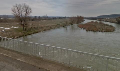 Две деца се удавиха в река Искър - 1